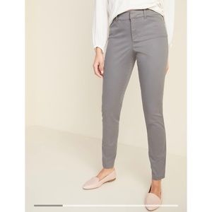 Old Navy Grey Mid-Rise Pixie Pants